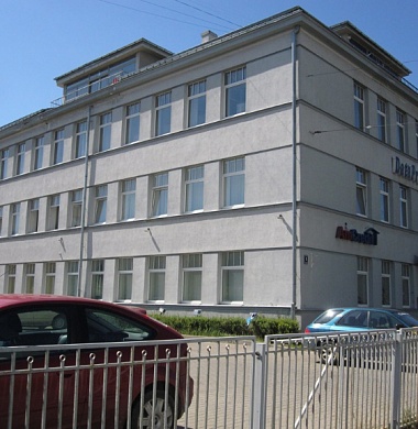 Доходное офисное здание с парковкой вблизи центра Риги